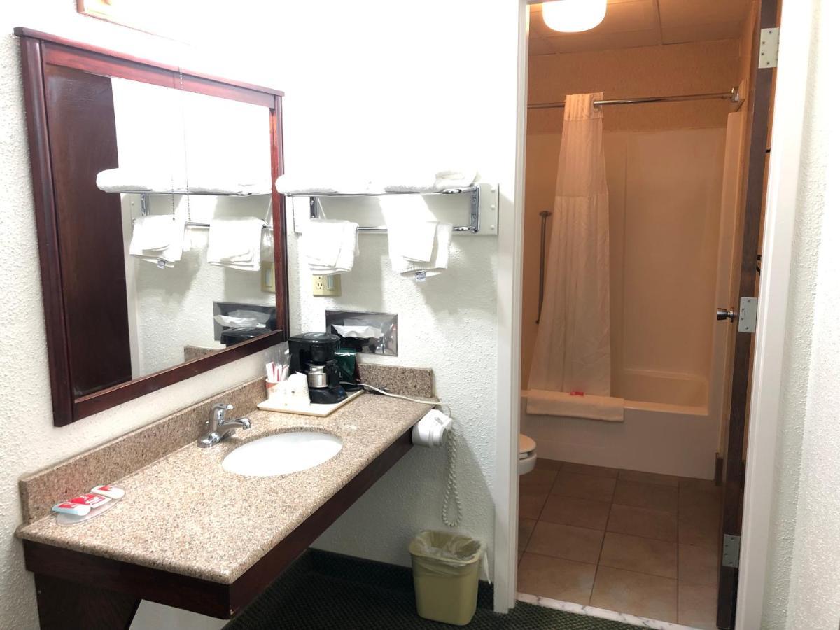 Econo Lodge Wisconsin Rapids Exterior foto