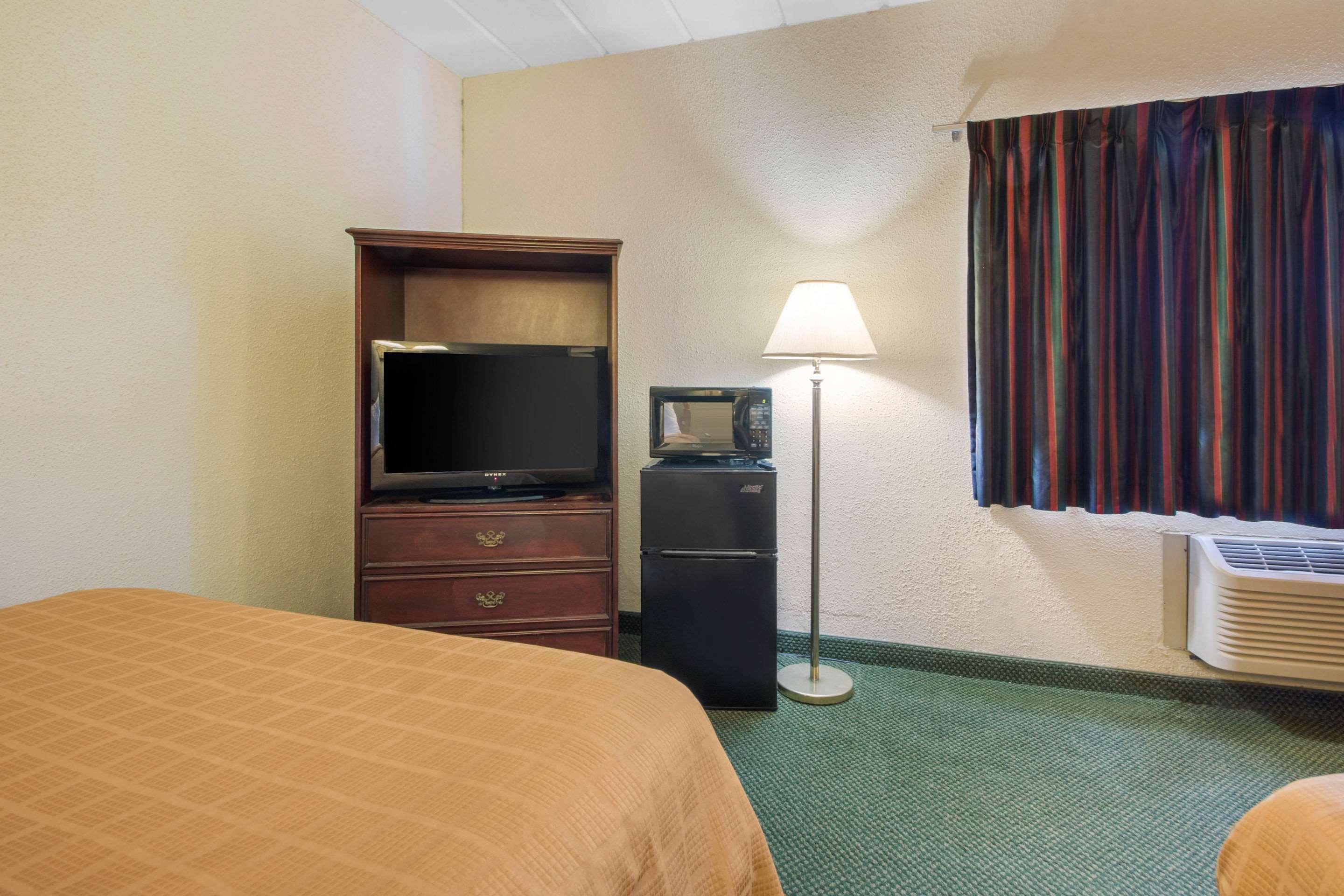 Econo Lodge Wisconsin Rapids Exterior foto