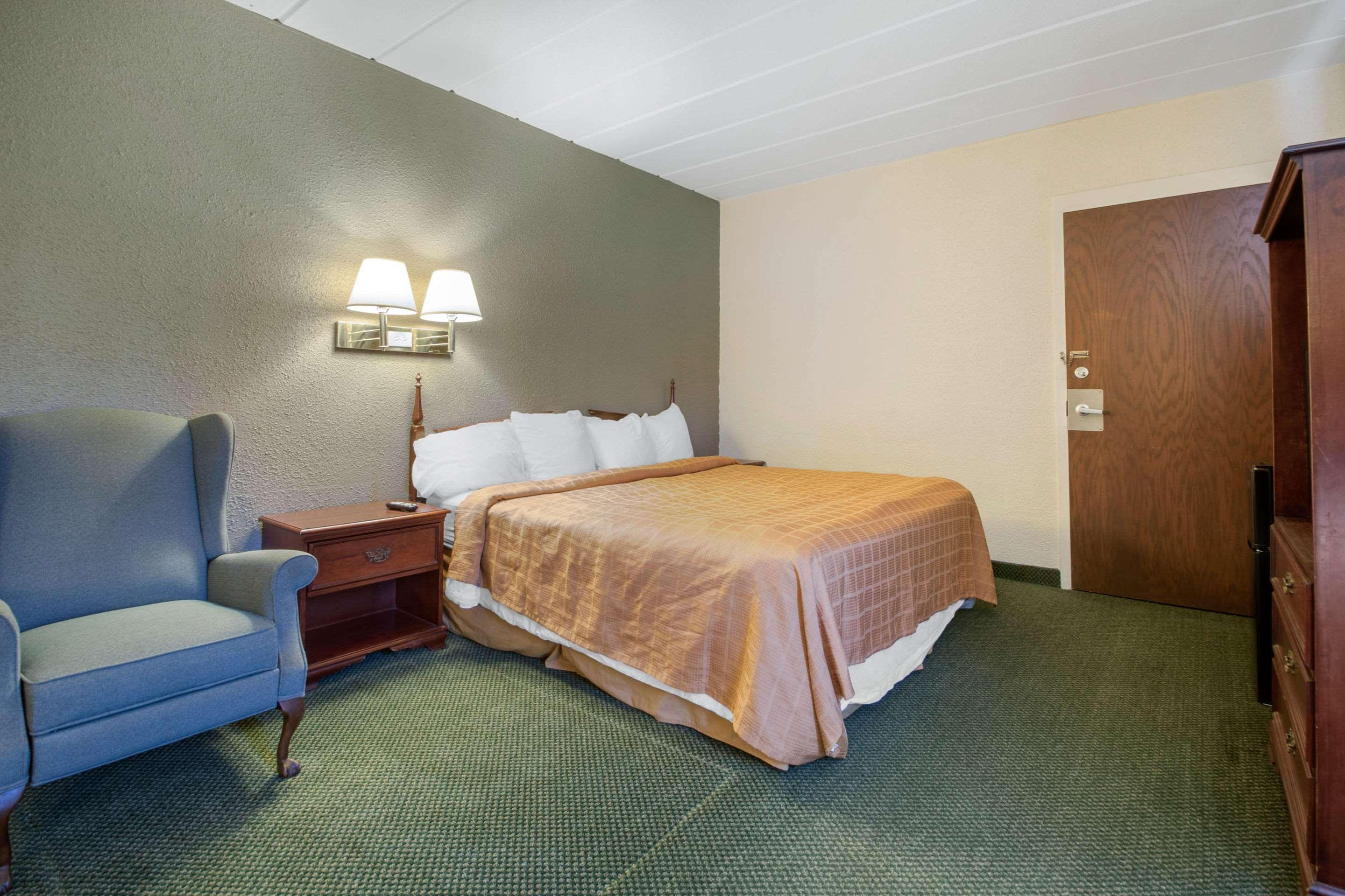 Econo Lodge Wisconsin Rapids Exterior foto