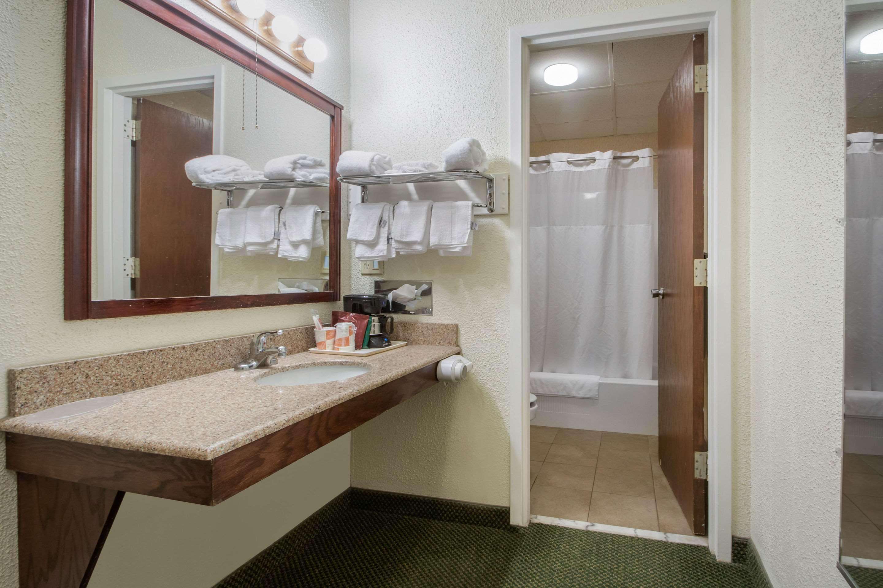Econo Lodge Wisconsin Rapids Exterior foto
