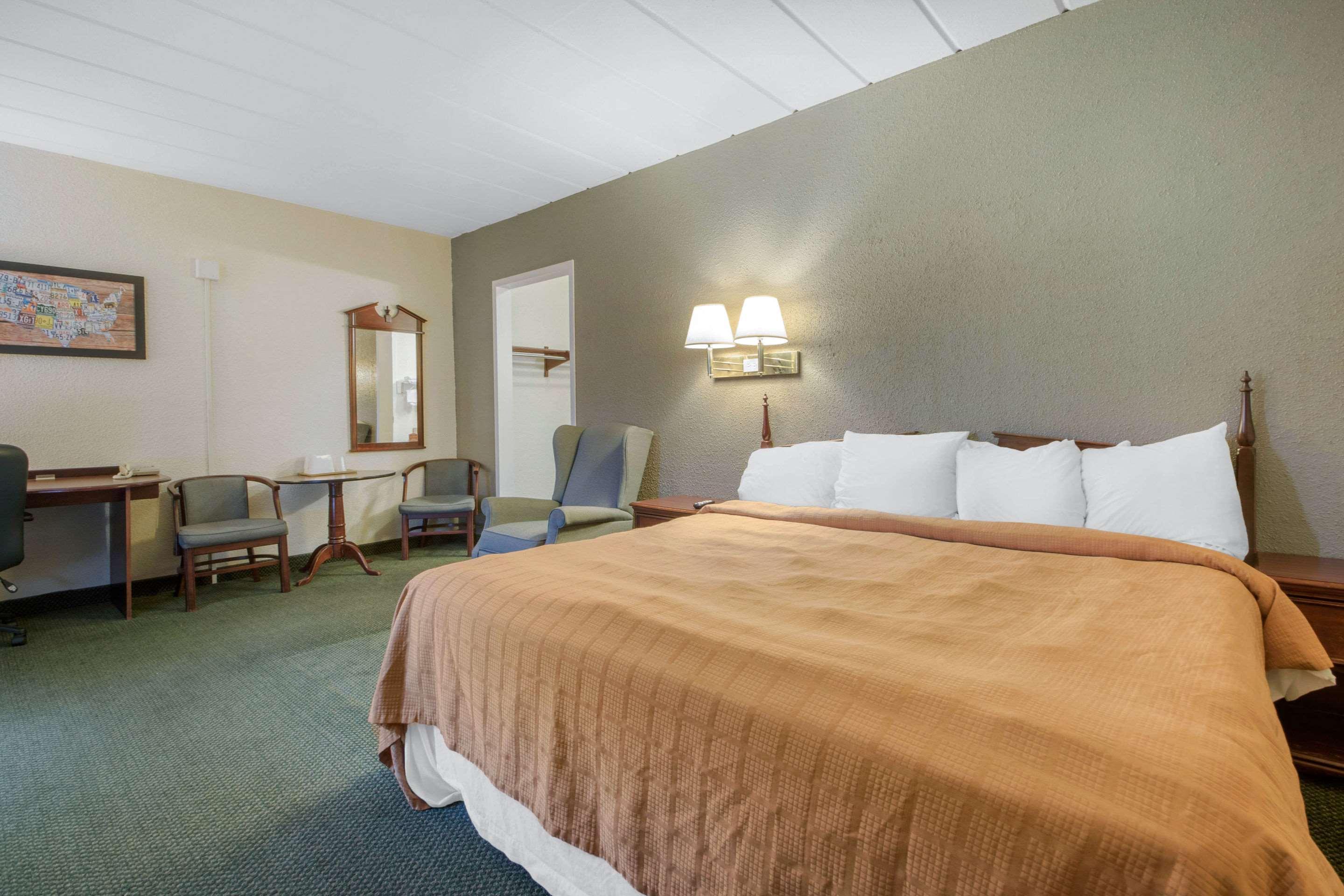 Econo Lodge Wisconsin Rapids Exterior foto
