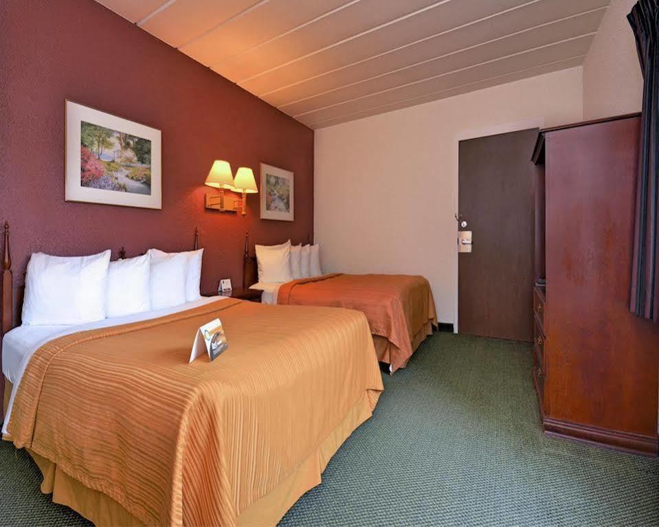 Econo Lodge Wisconsin Rapids Exterior foto
